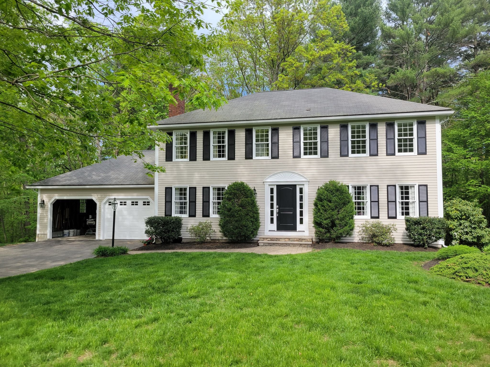 Exterior painting colonial home Mendon MA